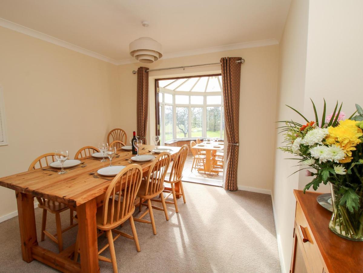 Bicton Lea Villa Acton  Luaran gambar